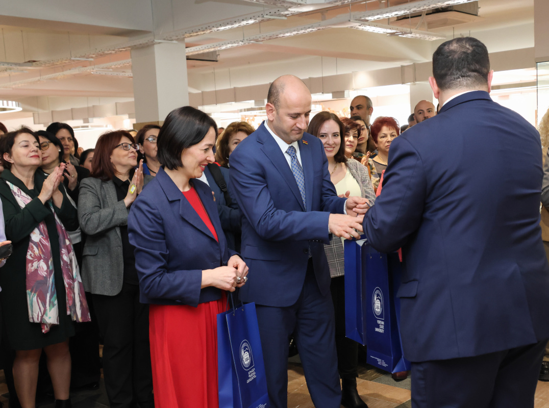 Գիրք նվիրելու օրը ԵՊՀ-ում նշանավորվեց գրադարանի վերաբացմամբ