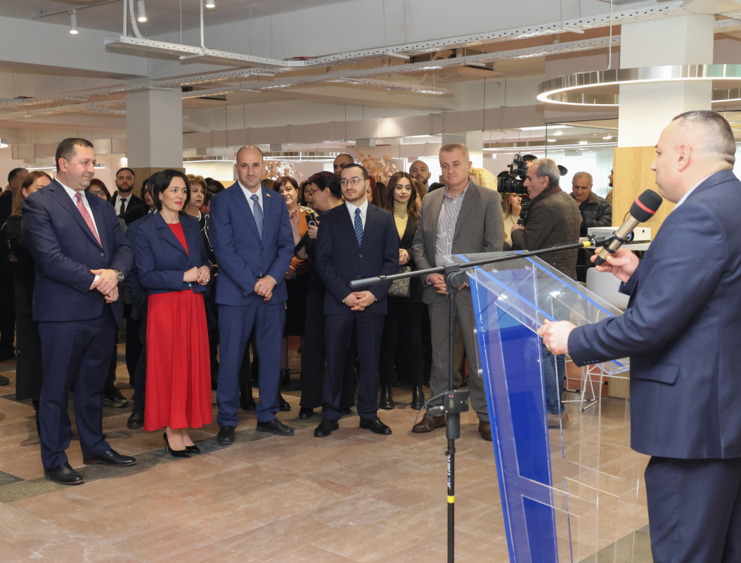 Գիրք նվիրելու օրը ԵՊՀ-ում նշանավորվեց գրադարանի վերաբացմամբ