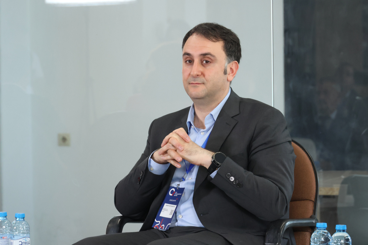 ԵՊՀ շրջանավարտների ֆորումի կարևոր բաղադրիչներից էին 4 պանելային և 4 թեմատիկ քննարկումները