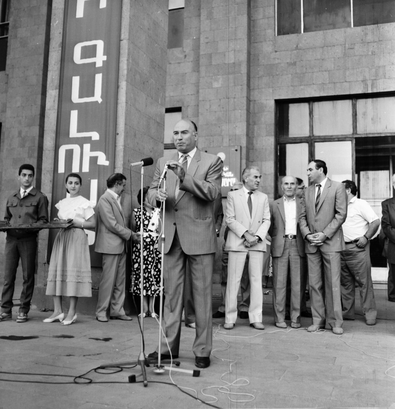 1987 թվականի սեպտեմբերի 1։ ԵՊՀ-ում մեկնարկում է նոր ուսումնական տարին