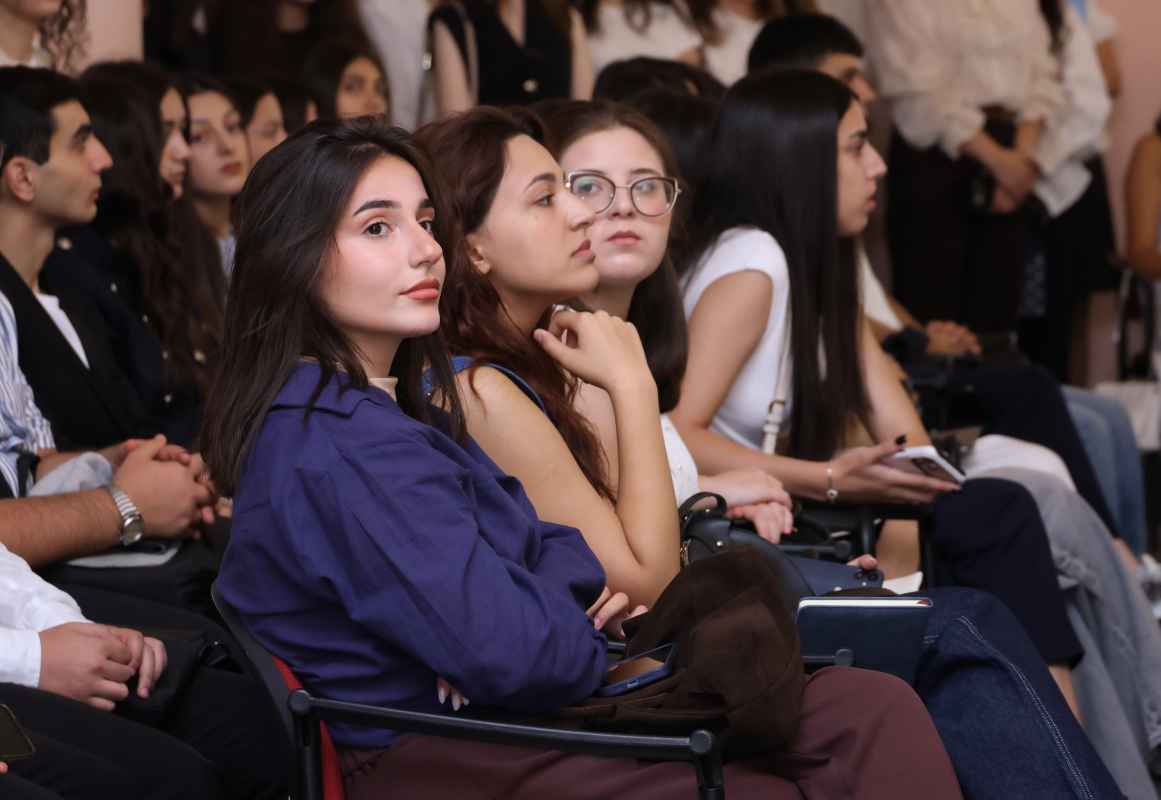 Սեպտեմբերի 1-ը ԵՊՀ-ում․ նոր ուսումնական տարվա առաջին կադրերը