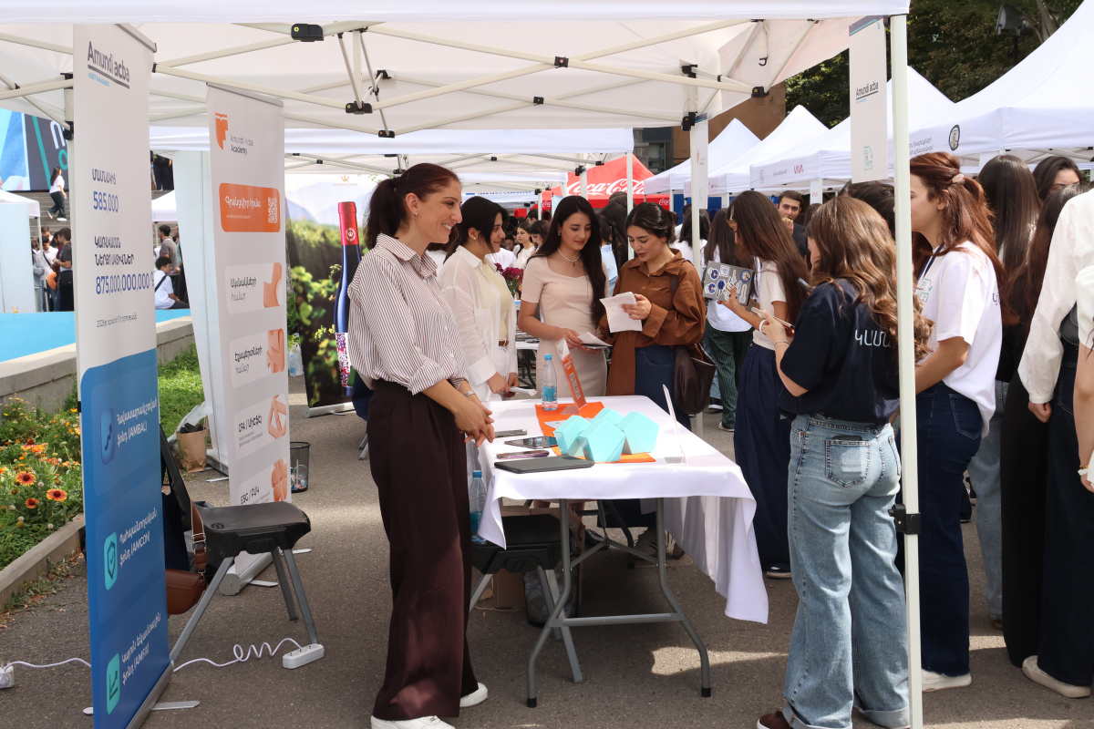 Գործատուներն ու ապագա մասնագետները հանդիպում են ԵՊՀ-ում
