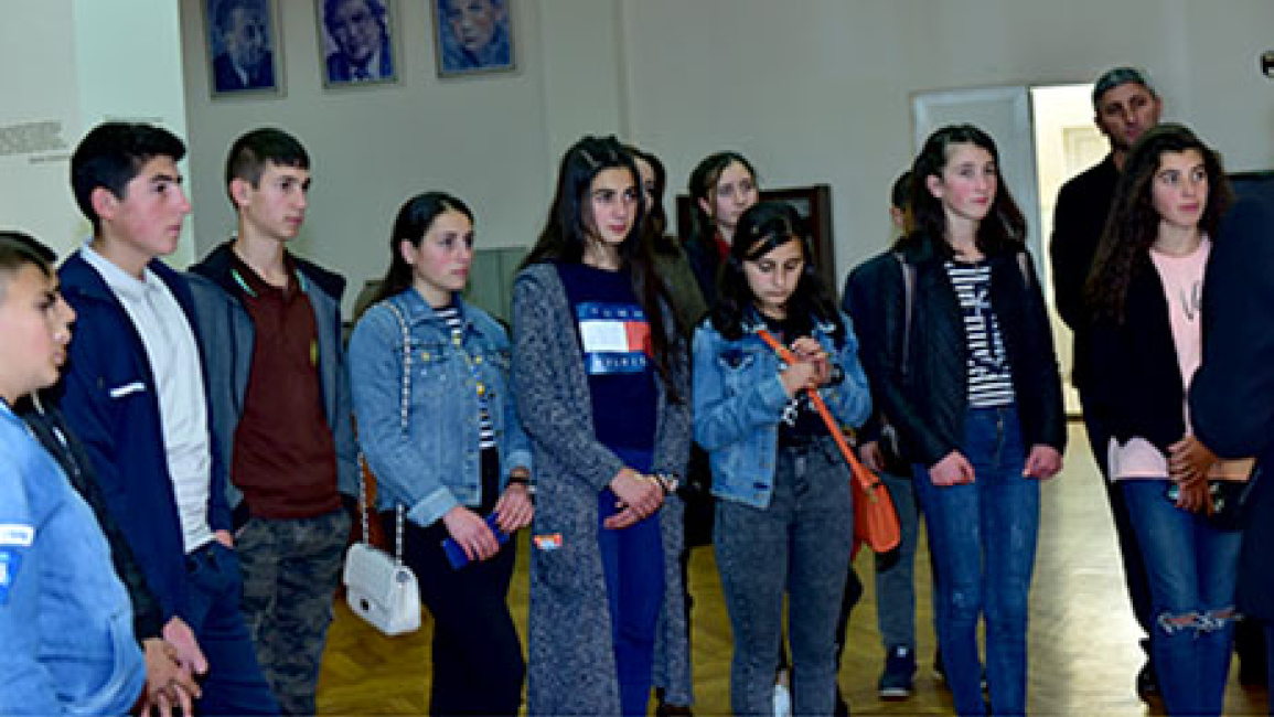 Lichk-pupils-at-history-museum-of-YSU