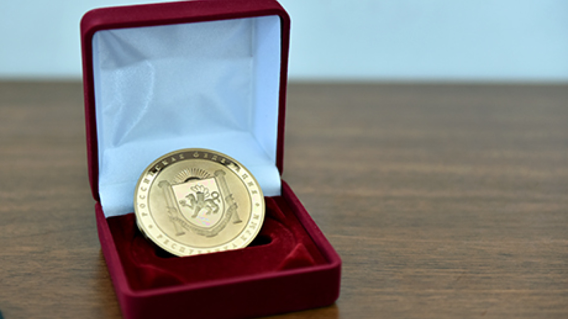 Aleksandr-Safaryan-got-a-medal