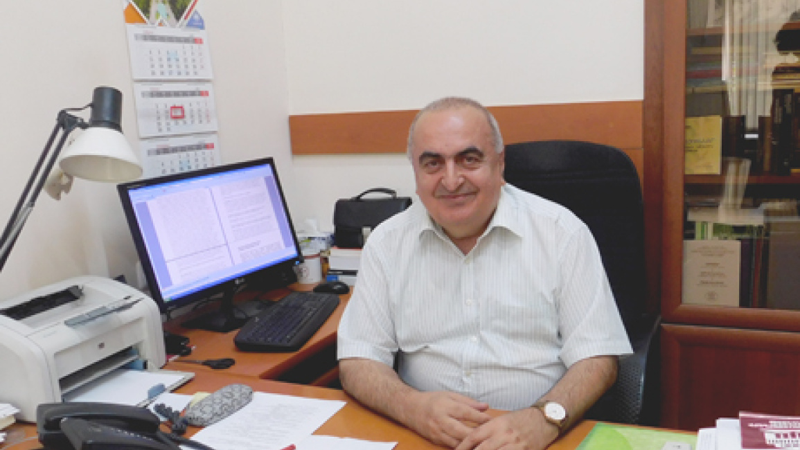 Dean-of-the-faculty-of-Biology-in-focus