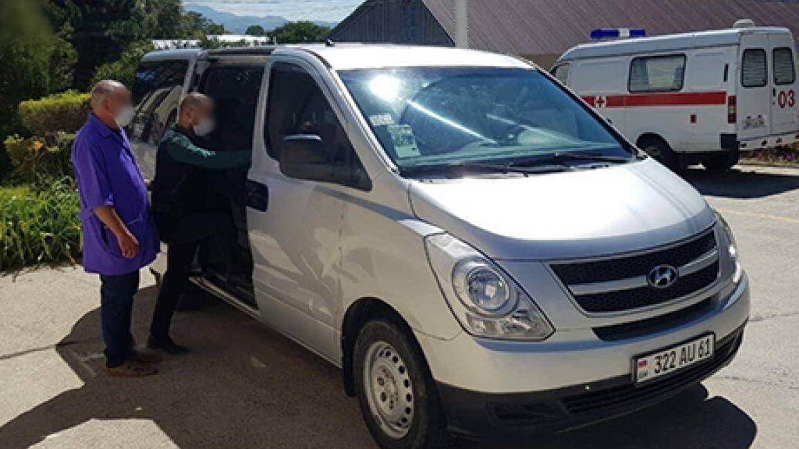 YSU-has-donated-a-minibus-to-Ministry-of-Health