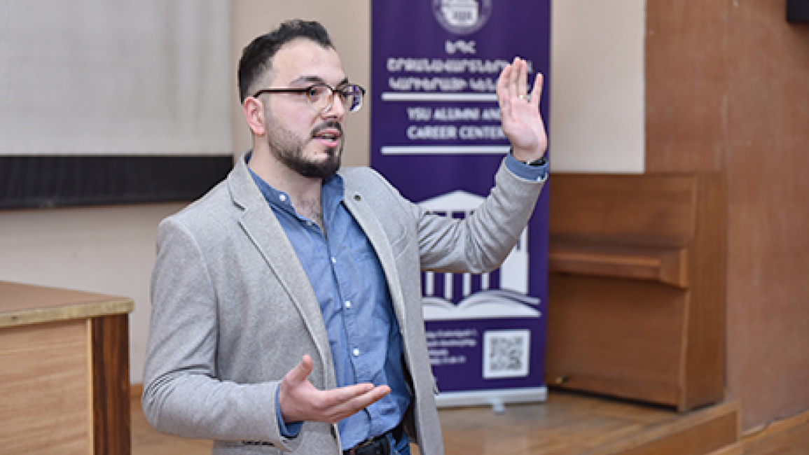 Lecture-on-body-language-at-YSU