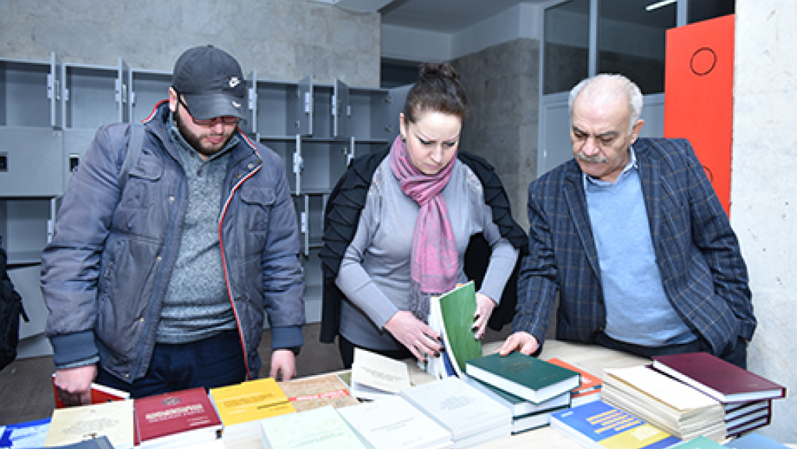 Tradition-of-giving-books-at-YSU