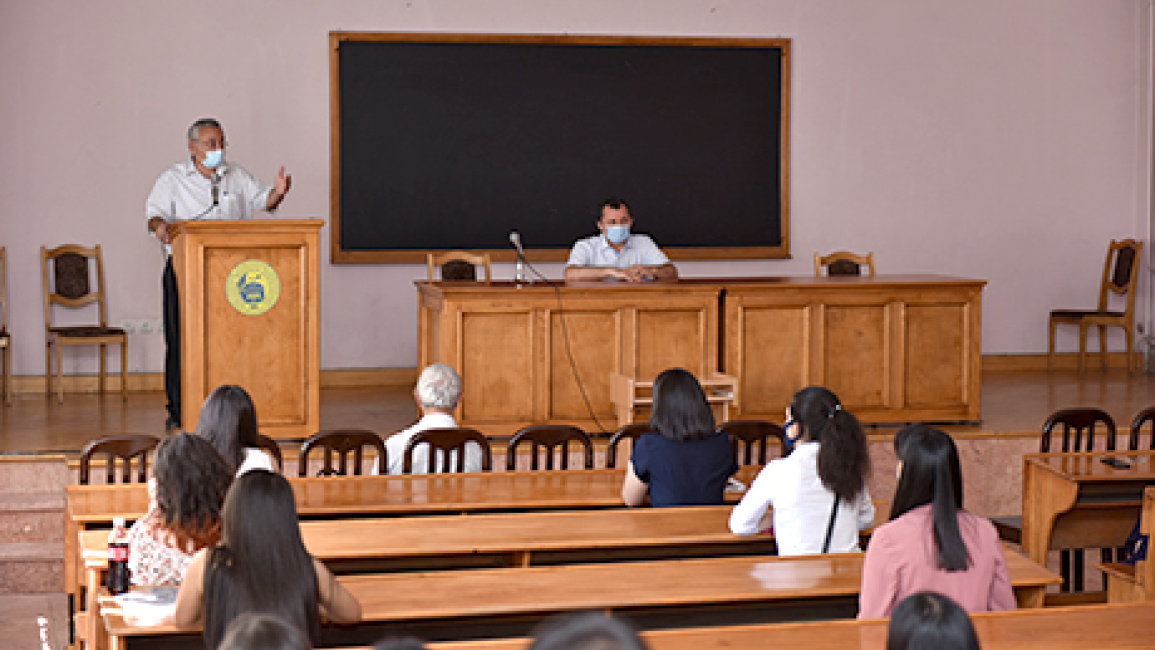 The-first-course-students-at-the-faculty-of-History