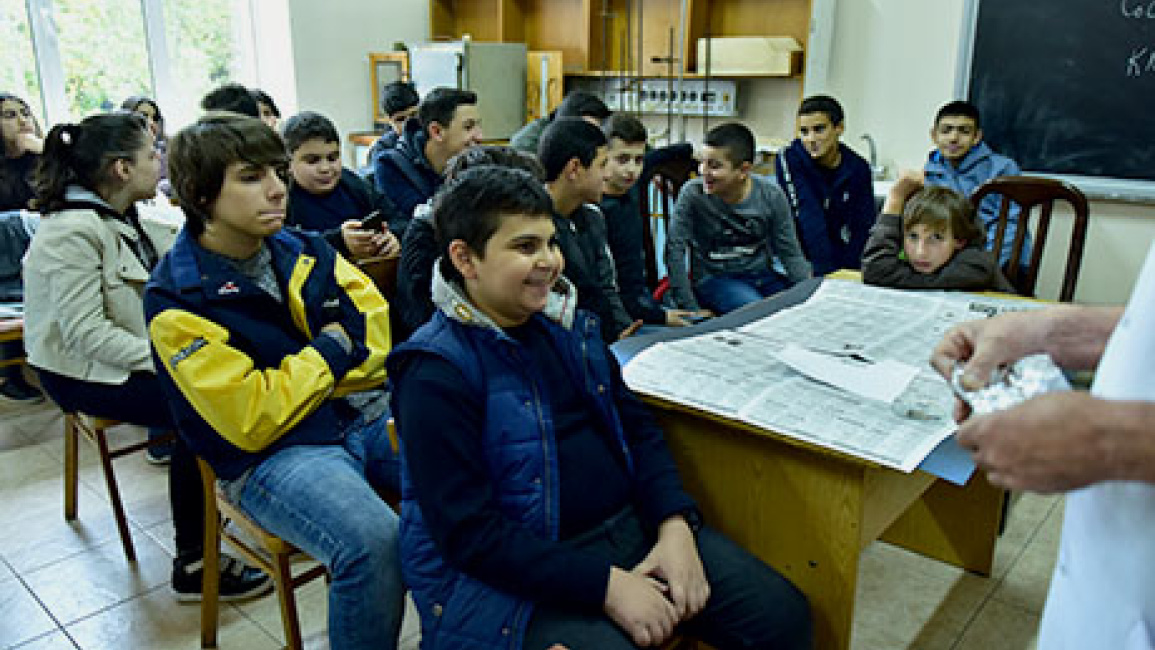Byurakn-pupils-at-the-faculty-of-chemistry