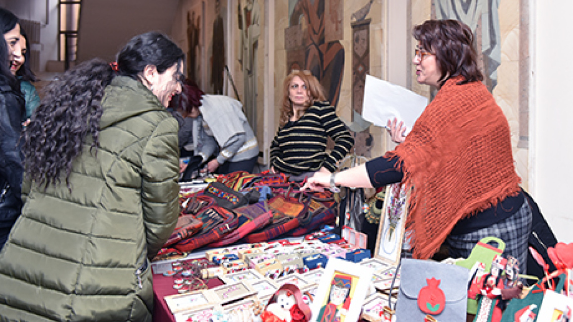 Sale-exhibition-at-YSU