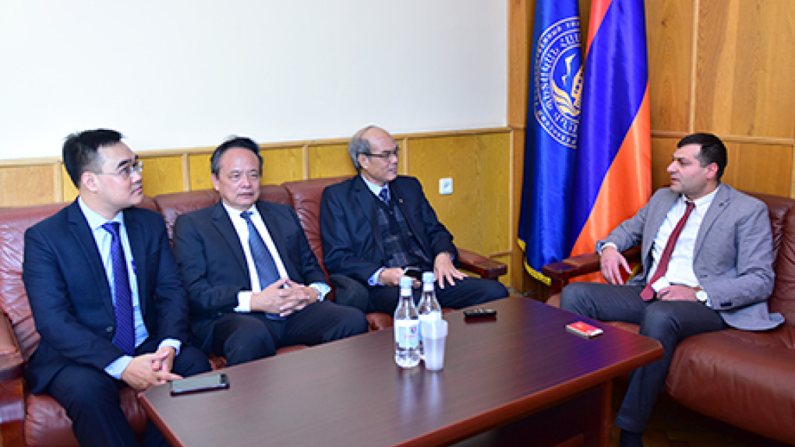 Cooperation-between-YSU-and-American-University-in-Vietnam