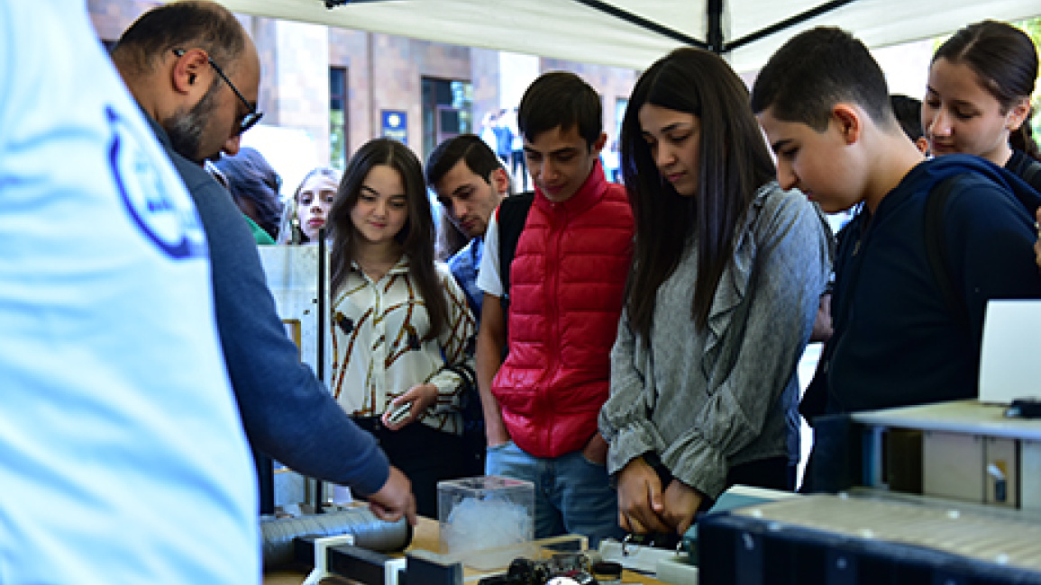Presentation-of-interactive-experiments-at-YSU
