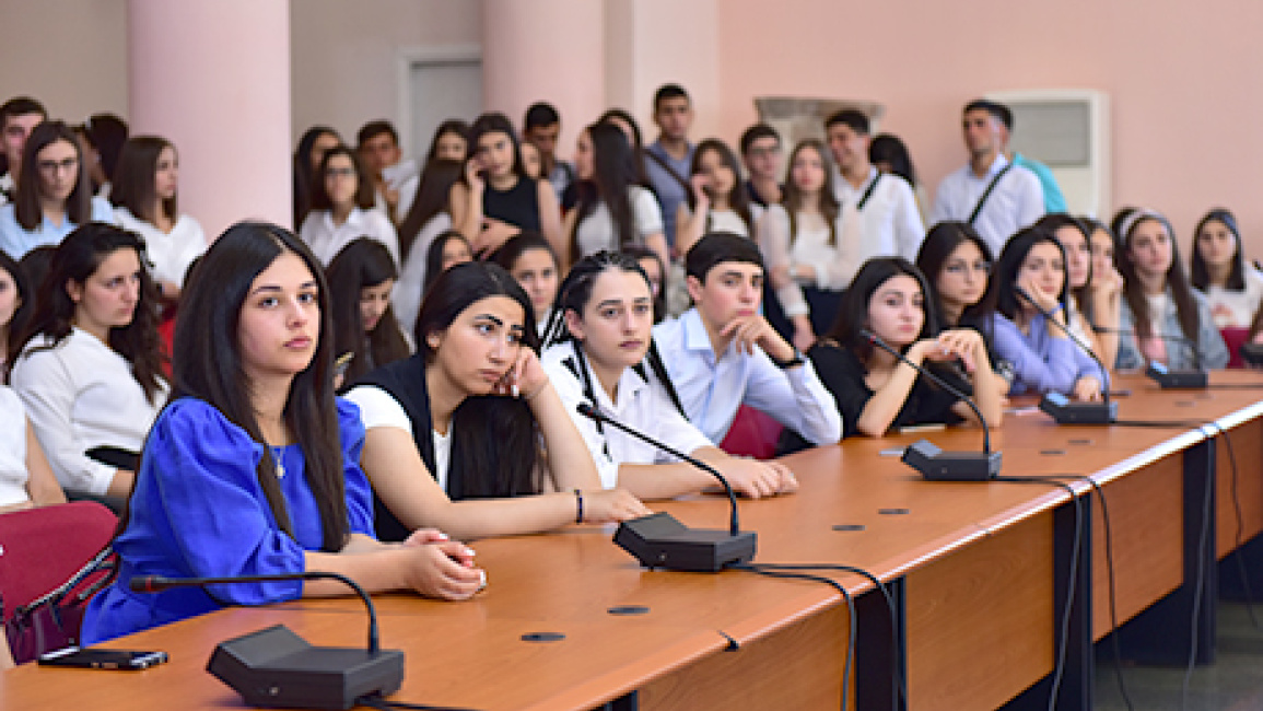 Faculty-of-International-relations-welcoming-students