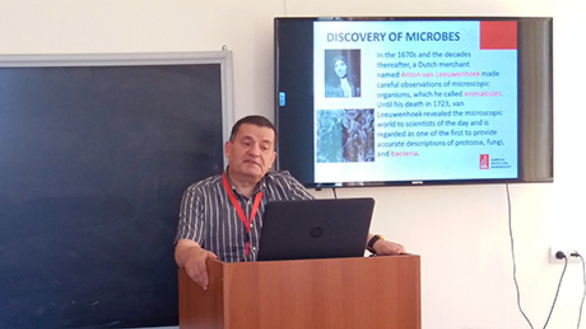 Discovering-Microbiology