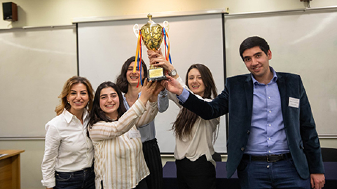 YSU-team-won-in-inter-university-moot