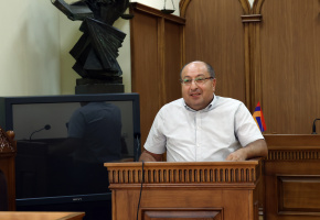 ԵՊՀ իրավաբանական կլինիկայի դասախոս-համակարգող Հայկ Ալումյան