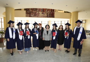 Շրջանավարտներ