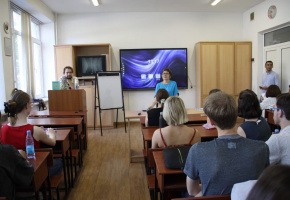 Հանդիպում ռուս գրականագետ ԻՎԱՆ ՌՈԴԻՈՆՈՎԻ հետ