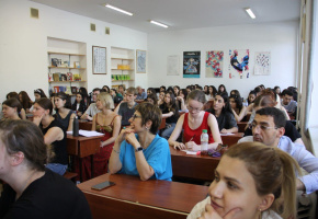 Հանդիպում ռուս գրականագետ ԻՎԱՆ ՌՈԴԻՈՆՈՎԻ հետ