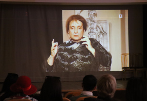 «Զարմանալի ցեղ» ներկայացում ՝ ըստ Վիլյամ Սարոյանի պատմվածքների ՝ նվիրված Լալա Մնացականյանի հիշատակին