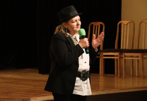 «Զարմանալի ցեղ» ներկայացում ՝ ըստ Վիլյամ Սարոյանի պատմվածքների ՝ նվիրված Լալա Մնացականյանի հիշատակին