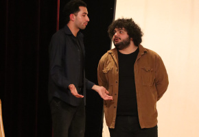 «Զարմանալի ցեղ» ներկայացում ՝ ըստ Վիլյամ Սարոյանի պատմվածքների ՝ նվիրված Լալա Մնացականյանի հիշատակին