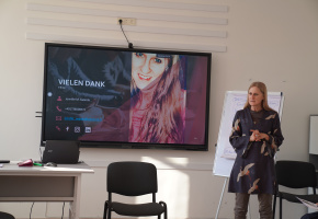 Բանախոս Ջենիֆեր Սվանդան ներկայացրեց դասի ճիշտ կազմակերպման և կառավարման նորագույն մեթոդները