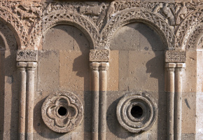 6.	Տիգրան Հոնենց (Ս. Գրիգոր) եկեղեցու հյուսիսային ճակատի քանդակազարդ գոտու դրվագ, լուս.՝ Դ. Գրիգորյանի, 2018 թ.