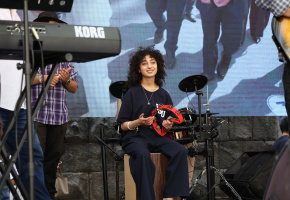 Շառլ Ազնավուրի անվան մշակույթի կենտրոնը ՝   - ում