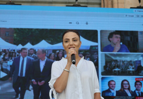 Շառլ Ազնավուրի անվան մշակույթի կենտրոնը ՝   - ում