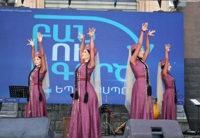 Շառլ Ազնավուրի անվան մշակույթի կենտրոնը ՝   - ում