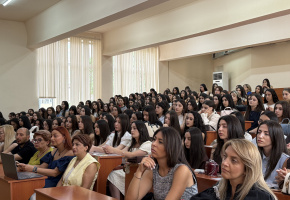 Երևանի պետական համալսարանի Եվրոպական լեզուների և հաղորդակցության (ԵԼՀ) ֆակուլտետում տեղի ունեցավ առաջին կուրսեցիներին ողջունելու արարողությունը