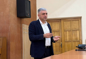 ԵՊՀ-ում հյուրընկալվել է Հայաստանի թարգմանիչների ասոցիացիայի անդամ, փորձառու թարգմանիչ Վլադիմիր Տեր-Ղազարյանը