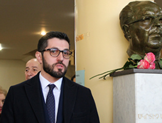 sculpture-of-Mkryan