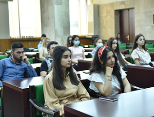 meeting-students-Tigran-Abrahamyan