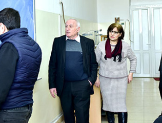 Schoolchildren-at-the-faculty-of-Physics
