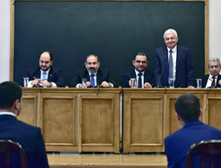 Prime-minister-met-economists