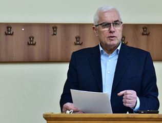 Gagik-Ghazinyan-met-students