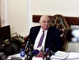 Aram-Simonyan-gives-a-briefing