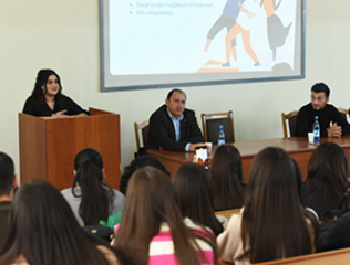 -side-by-side--meeting-at-ysu-faculty-of-sociology