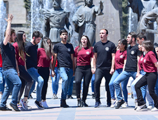 YSU-100-flash-mob