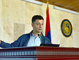 Artem-Oganov-and-Arnak-Dalalyan-at-YSU