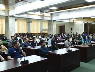 Discussion-at-the-Faculty-of-Law