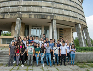 Students-of-the-faculty-of-Radiophysics-at-Byurakan