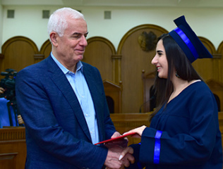 Students-of-the-faculty-of-Law-got-their-diplomas