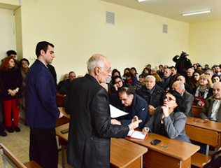 Discussion-at-the-faculty-of-Chemistry