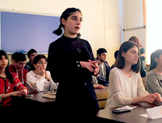Lecture-at-182-high-school