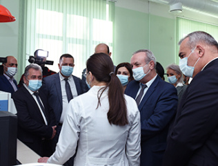 Opening-of-a-new-laboratory-at-the-Institute-of-Pharmacy