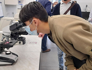 pupils-visit-biology-Karen-Trchounian